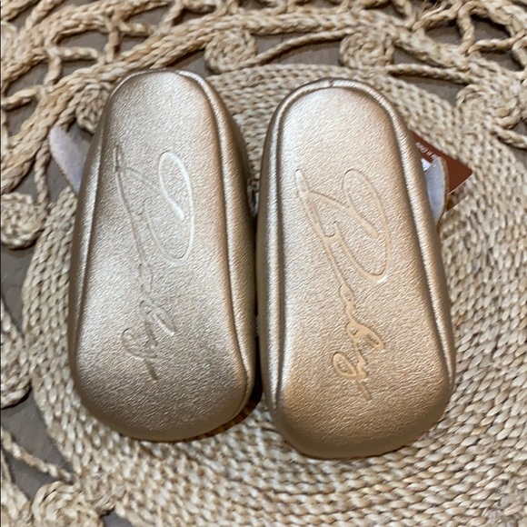 Gold shoes with hearth and bow - Picture 4 of 8